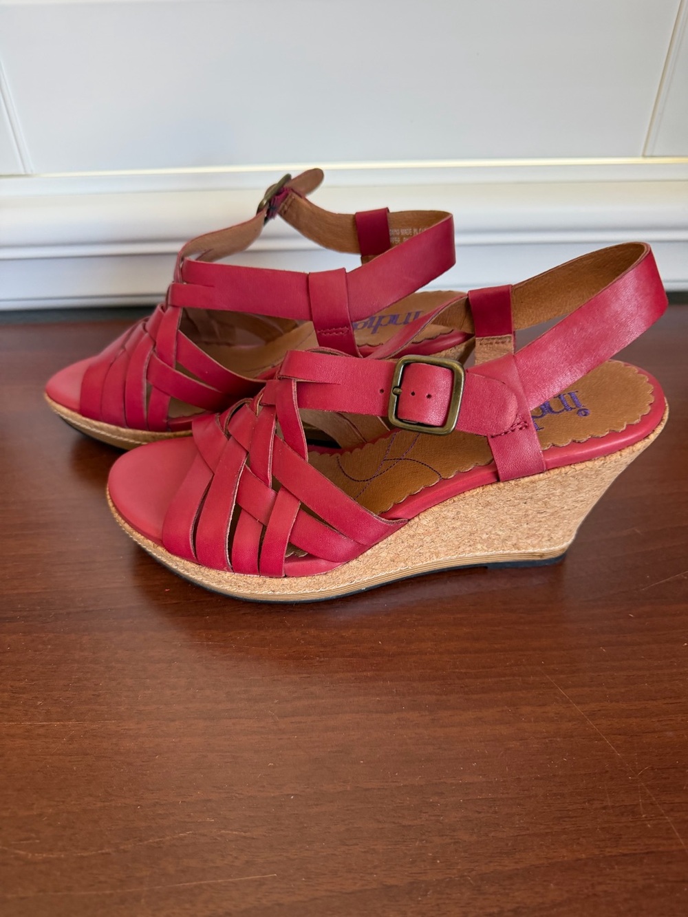 Clark’s indigo Women’s Red Wedge Sandals like new